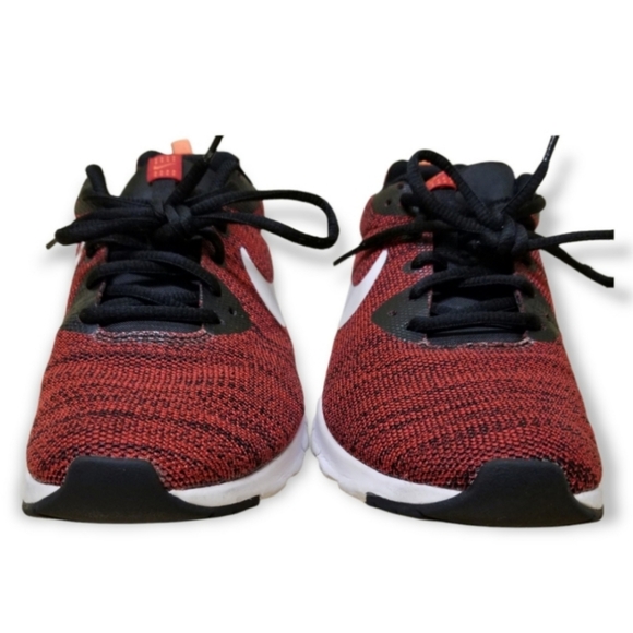 Nike Air Max Motion Training Shoe Low Red and Black Unisex Children's Size 7Y - Picture 3 of 13